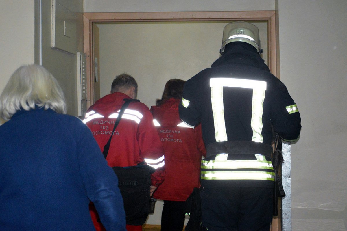 Медперсонал эвакуировал 25 человек, еще четырех вывели спасатели Медперсонал эвакуировал 25 человек, еще четырех вывели спасатели