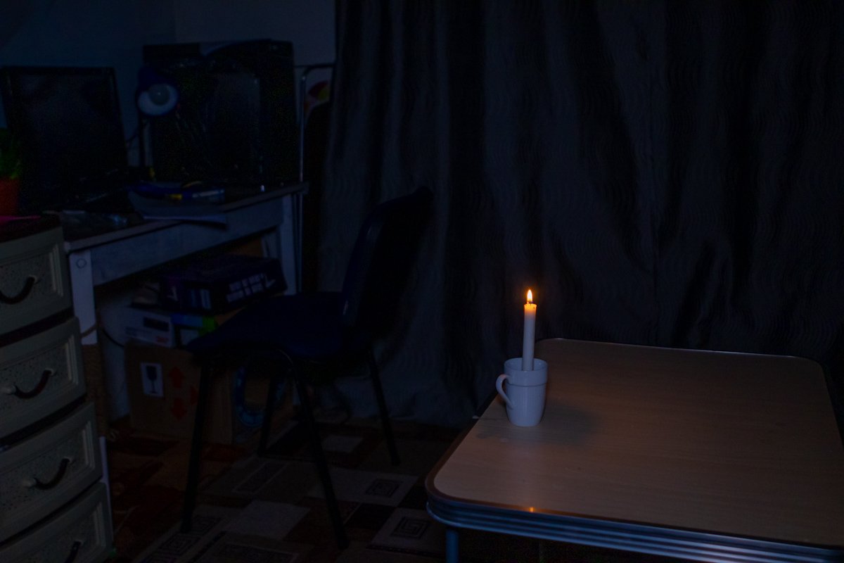 В темной-темной комнате...