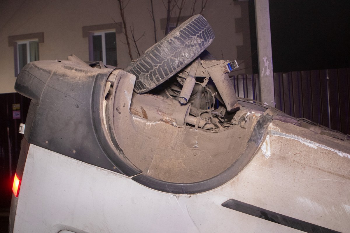 На улице полностью отсутствует освещение 