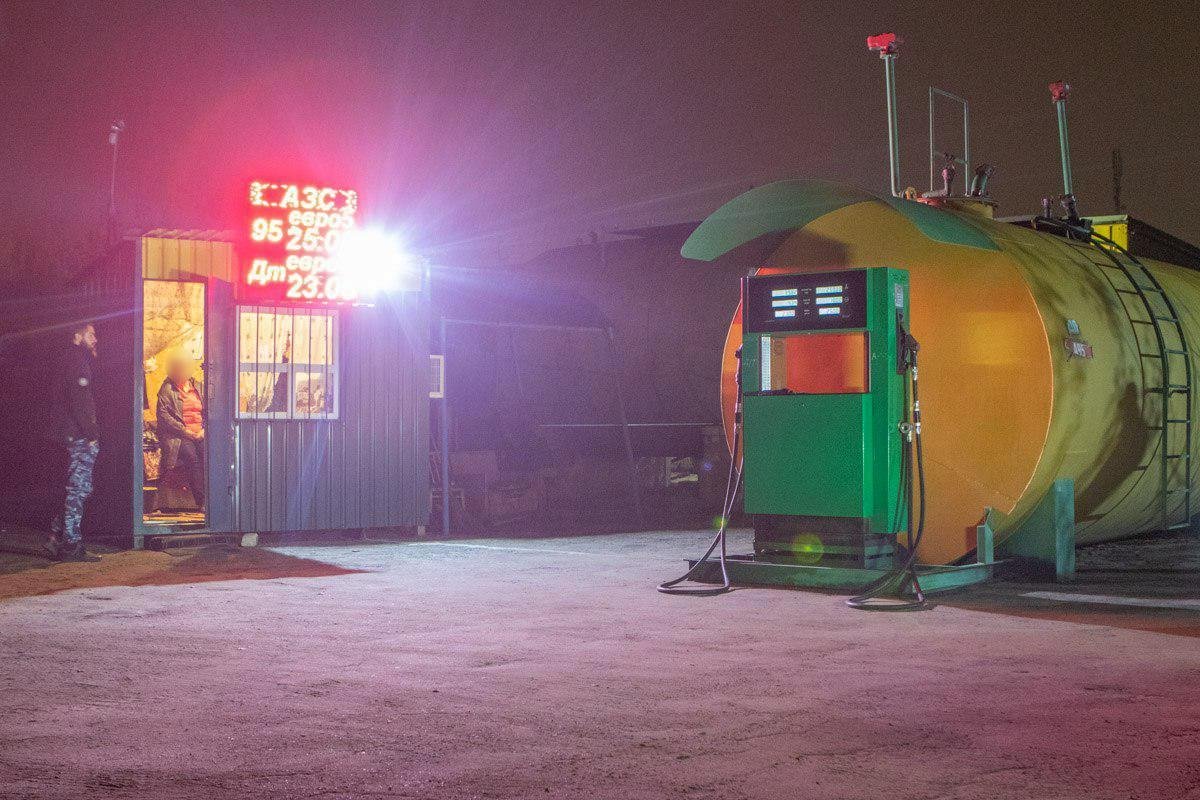 Неизвестные ударили женщину по голове и забрали из кассы АЗС всю наличку