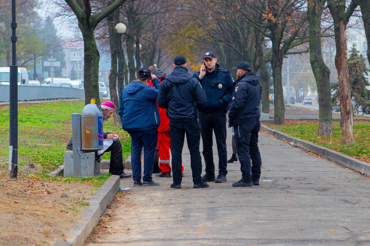 На месте работает патрульный экипаж и бригада скорой помощи