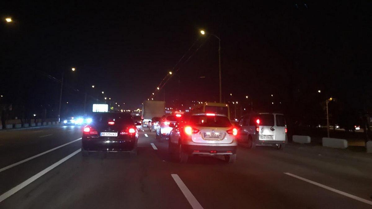 Движение на мосту затруднено с 17:30