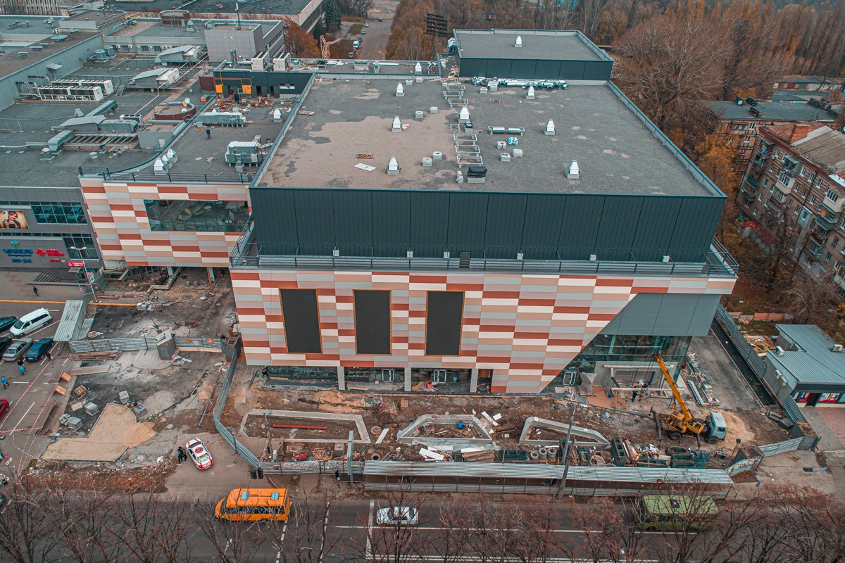 Здание построено, периметр закрыт, кровля готова, инженерия готова на 90% Здание построено, периметр закрыт, кровля готова, инженерия готова на 90%