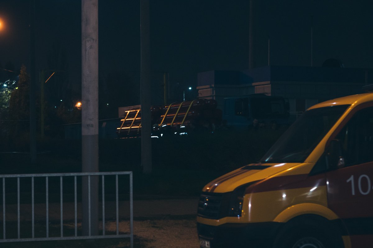 Работает аварийка Работает аварийка