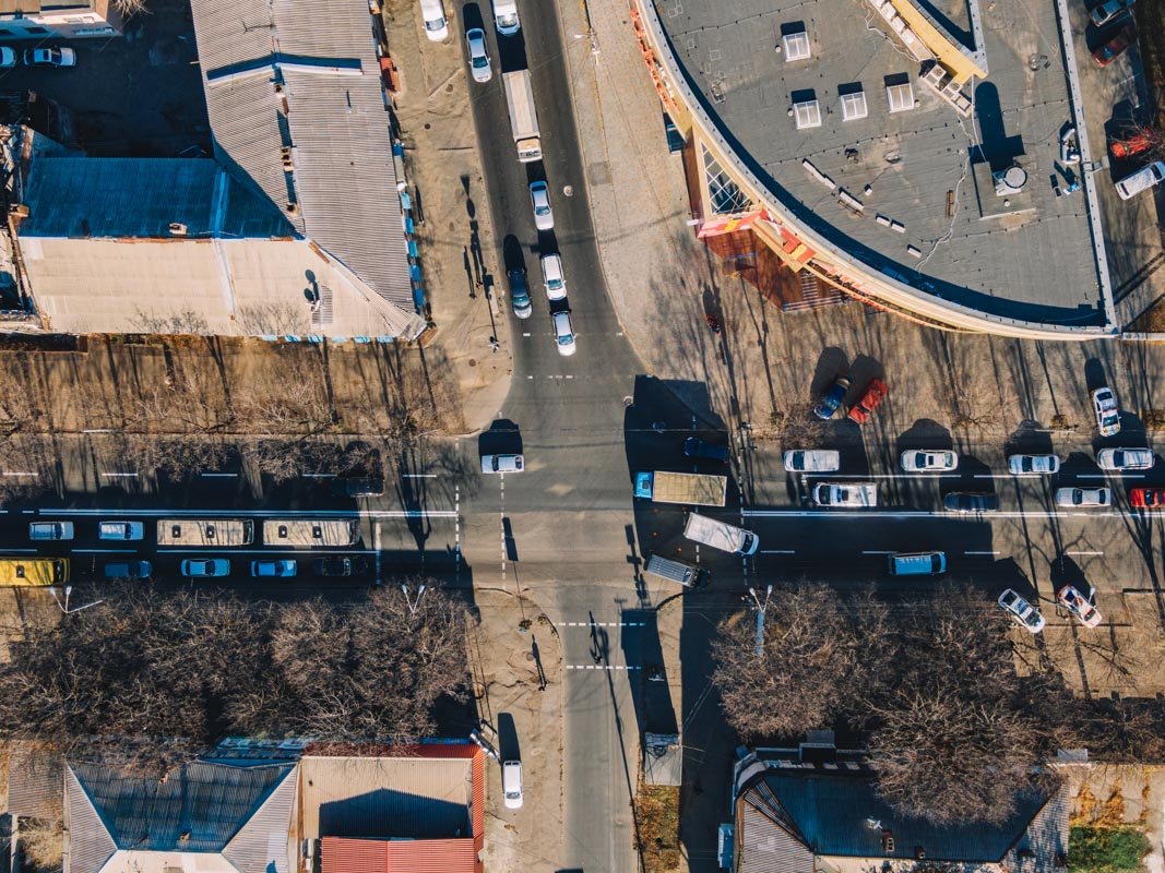 Водитель утверждает, что двигался на зеленый сигнал светофора Водитель утверждает, что двигался на зеленый сигнал светофора