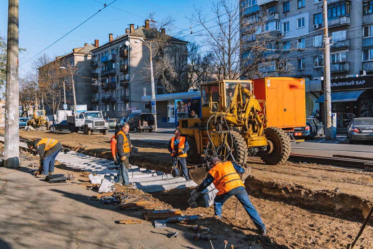 В понедельник новое трамвайное полотно состыкую с тем, что уложено на улице Паторжинского