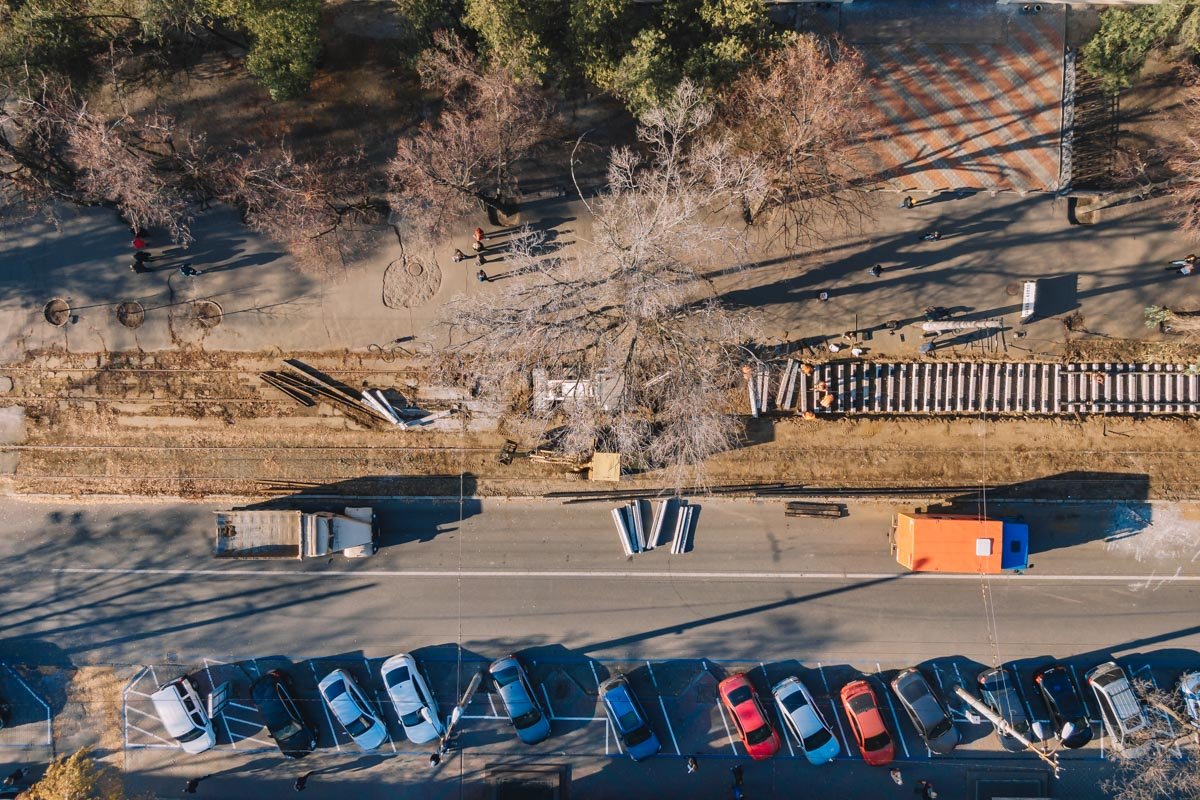 Те, что лежат в противоположном направлении, меняли несколько лет назад
