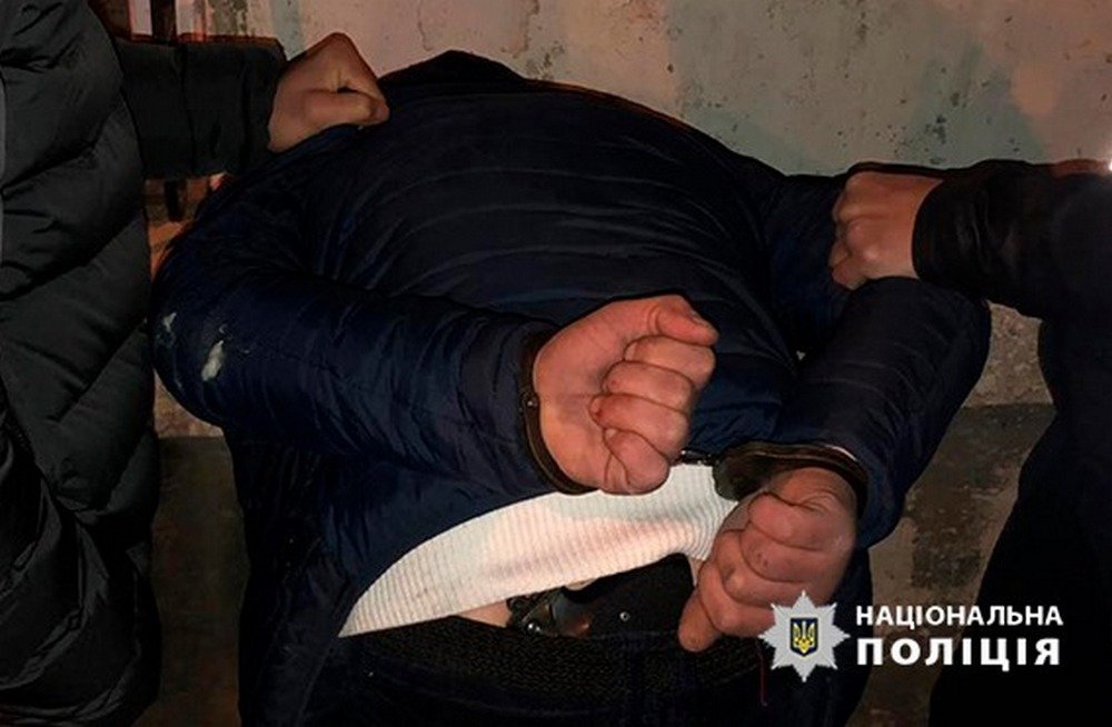 При себе у него был заряженный пистолет При себе у него был заряженный пистолет