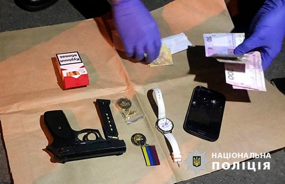 Среди изъятых вещей — те, которые были украдены у полицейской. В том числе и ее боевые награды Среди изъятых вещей — те, которые были украдены у полицейской. В том числе и ее боевые награды