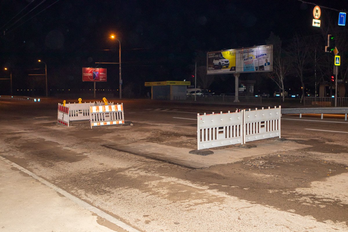 Трубу прорвало недалеко от перекрестка улицы Павлова с Набережной Заводской Трубу прорвало недалеко от перекрестка улицы Павлова с Набережной Заводской