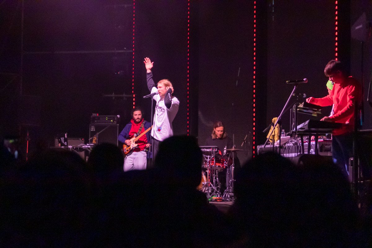 Если вам холодно - это не наши проблемы. Танцуйте