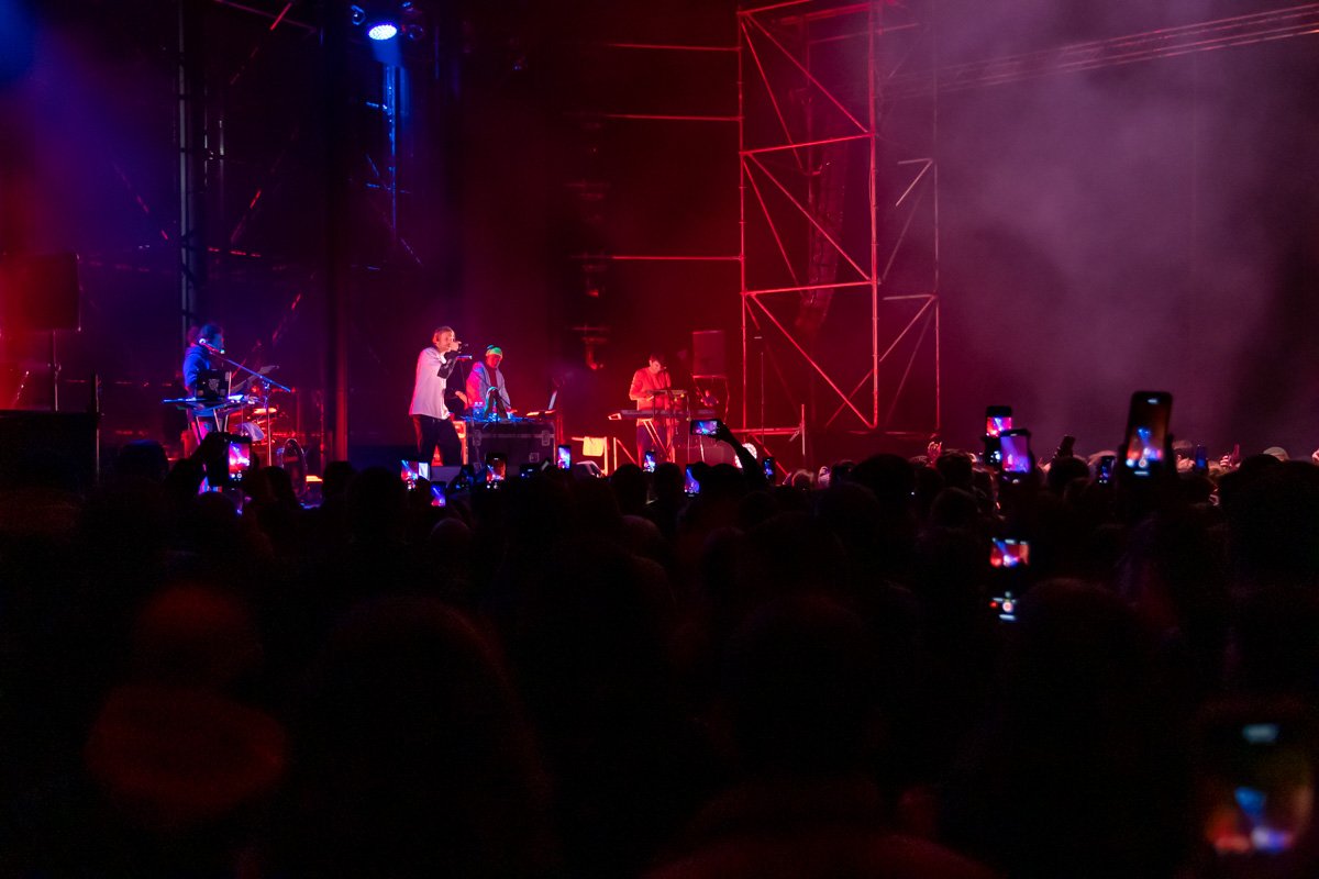 Нужно. Больше. Телефонов