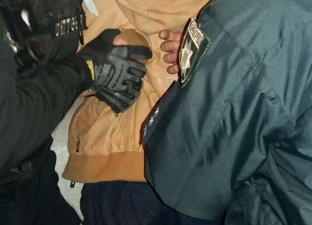 Из-за чего мужина ударил ножом парня - неизвестно