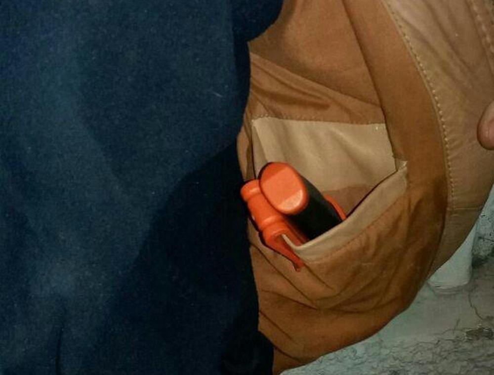 Во внутреннем кармане задержанного правоохранители нашли нож