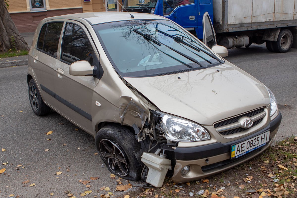 Автомобиль двигался на небольшой скорости Автомобиль двигался на небольшой скорости