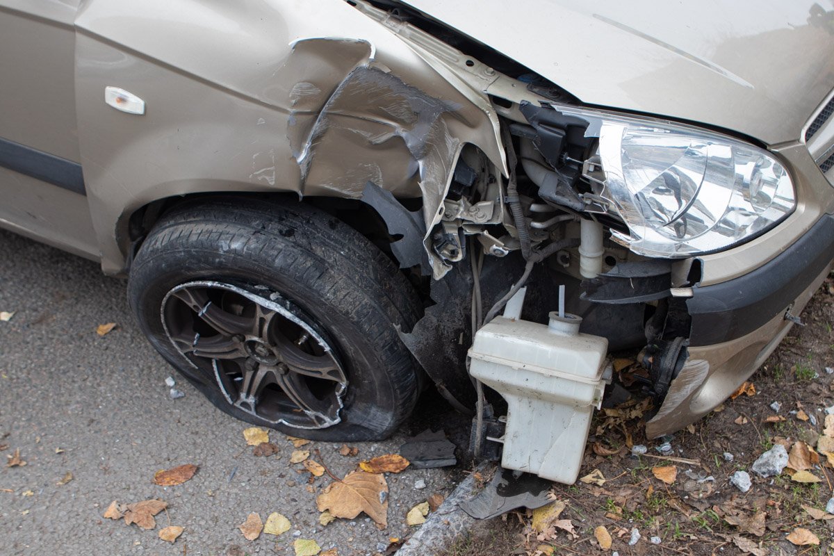 Со слов знакомых водителя, ей стало плохо за рулем, из-за чего она потеряла контроль над машиной Со слов знакомых водителя, ей стало плохо за рулем, из-за чего она потеряла контроль над машиной