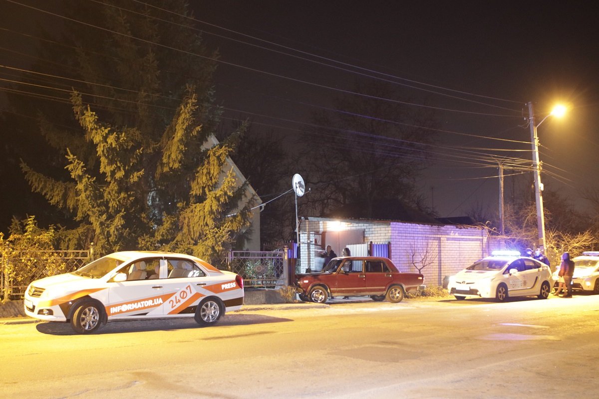 На Передовой ВАЗ вылетел на обочину и снес ворота частного дома