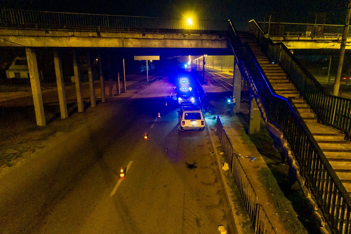 Авария произошла под виадуком на Донецком шоссе Авария произошла под виадуком на Донецком шоссе