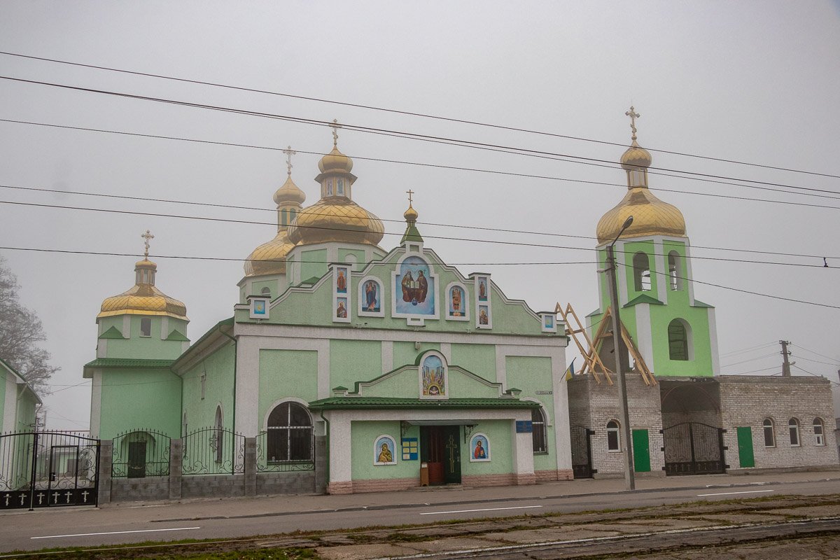 В кинотеатре «Металлург» ныне Храм Святого Духа УПЦ Киевского патриархата В кинотеатре «Металлург» ныне Храм Святого Духа УПЦ Киевского патриархата