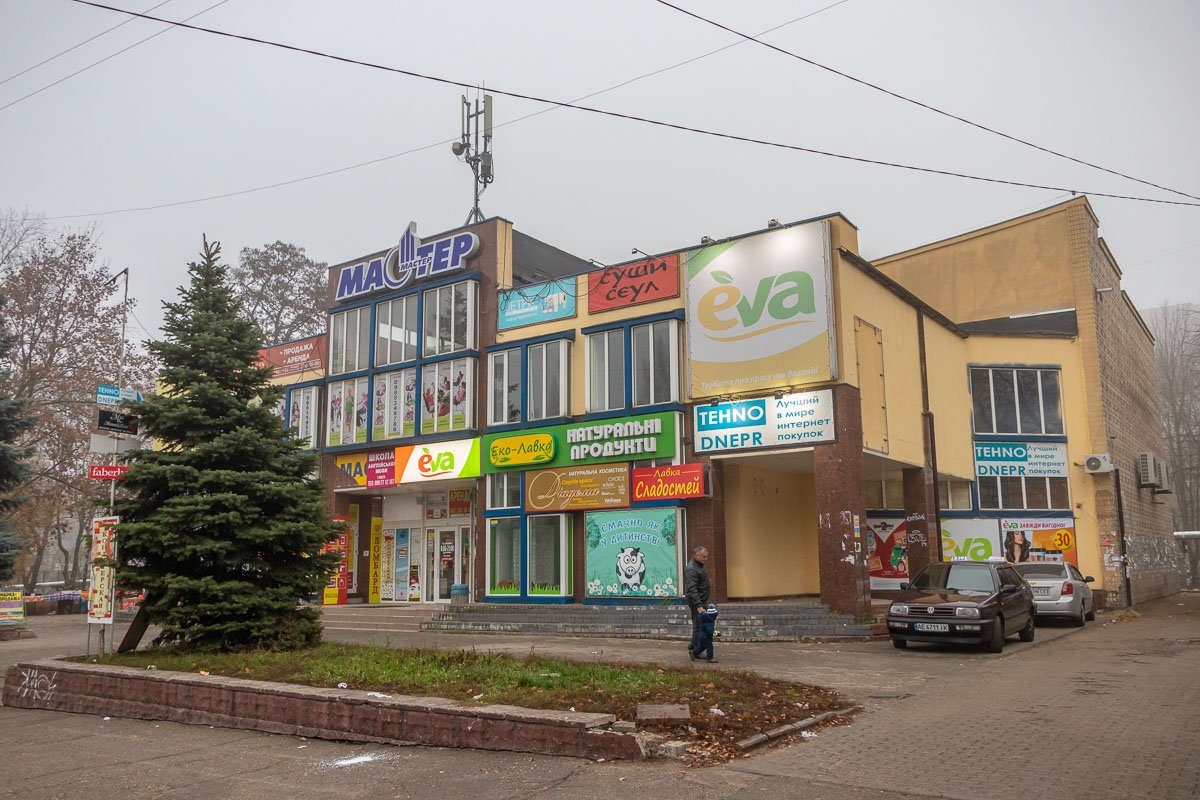 Сейчас его помещение поделено на торговые площади и сдается в аренду Сейчас его помещение поделено на торговые площади и сдается в аренду