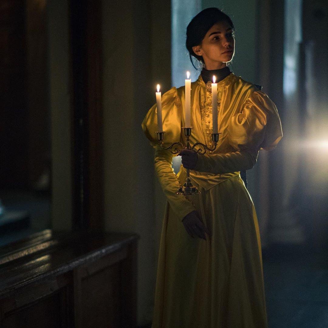 Во Дворце студентов в Днепре сняли мистический косплей на фильм "Багровый пик" 1