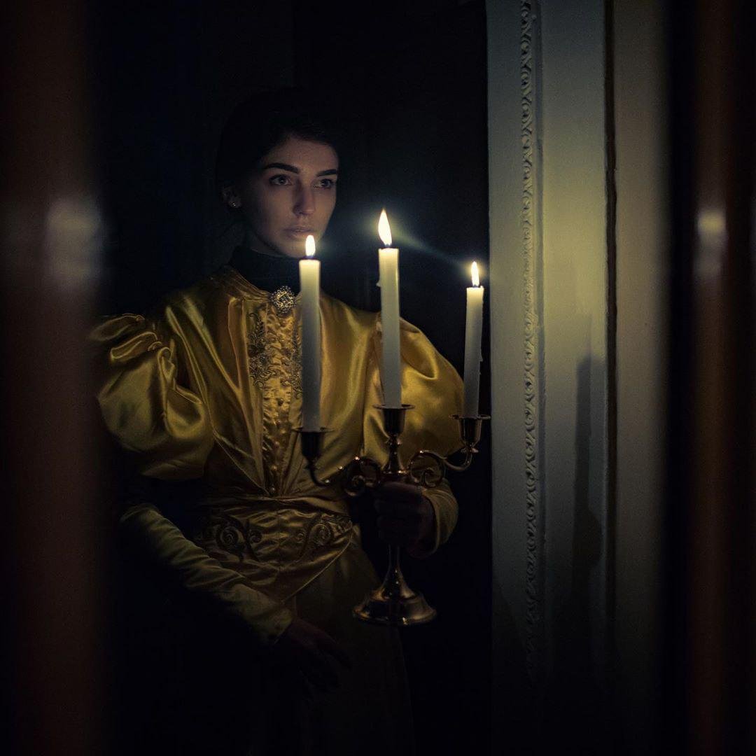 Во Дворце студентов в Днепре сняли мистический косплей на фильм "Багровый пик" 3