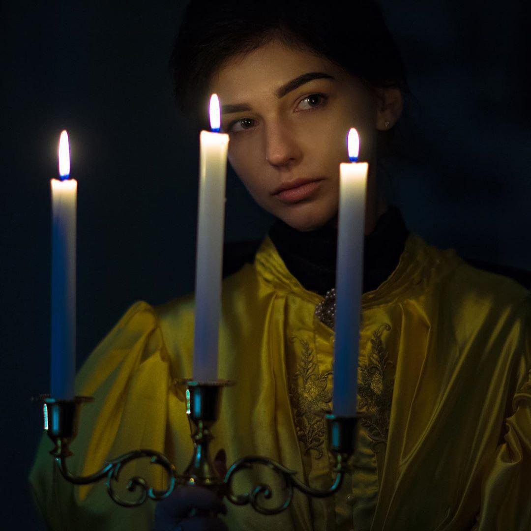 Во Дворце студентов в Днепре сняли мистический косплей на фильм "Багровый пик" 4