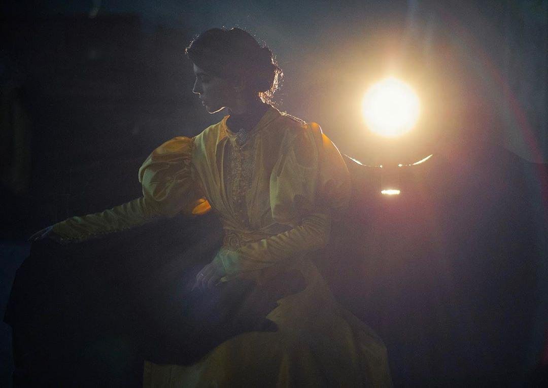 Во Дворце студентов в Днепре сняли мистический косплей на фильм "Багровый пик" 12