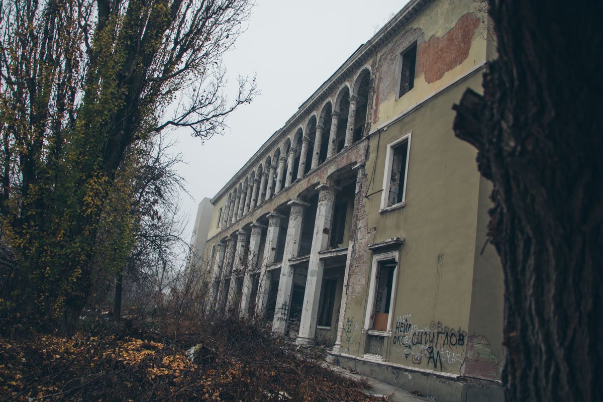 Местные жалуются, что им не по нраву такое соседство Местные жалуются, что им не по нраву такое соседство