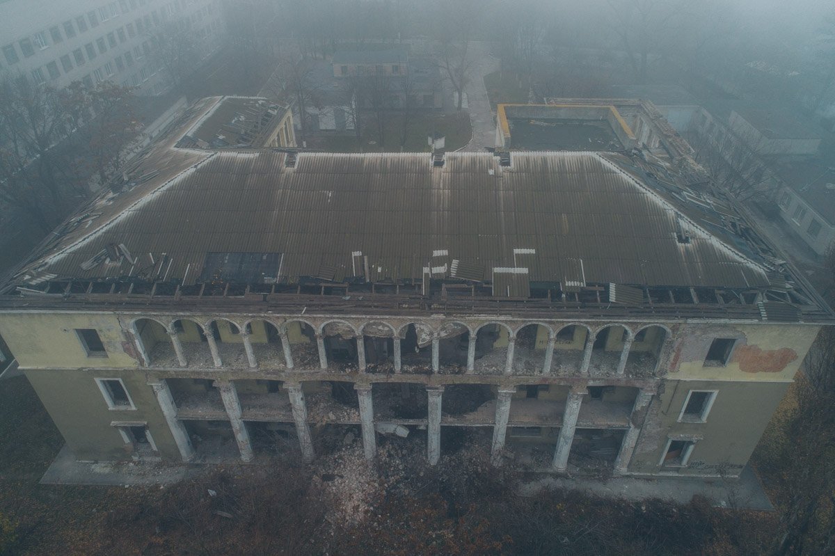 Туман пытался прикрыть больницу Туман пытался прикрыть больницу