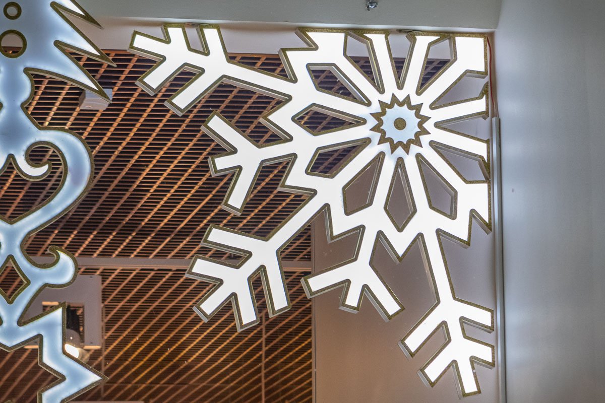 Днепр потихоньку облачается в праздничное Днепр потихоньку облачается в праздничное