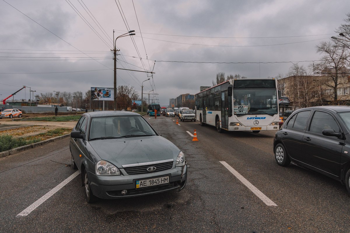 Авария стала причиной огромной пробки