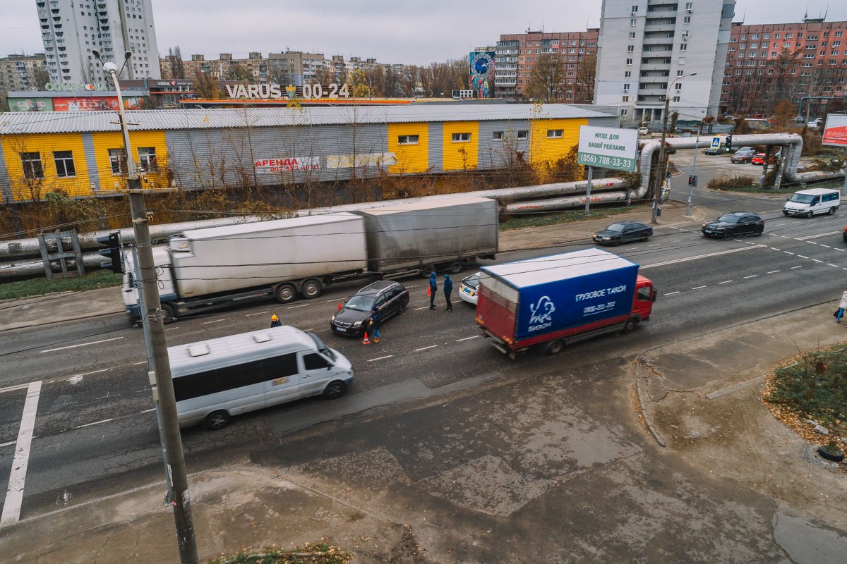 Водитель ЗАЗа набросился на водителя Toyota, после чего скрылся с места происшествия Водитель ЗАЗа набросился на водителя Toyota, после чего скрылся с места происшествия