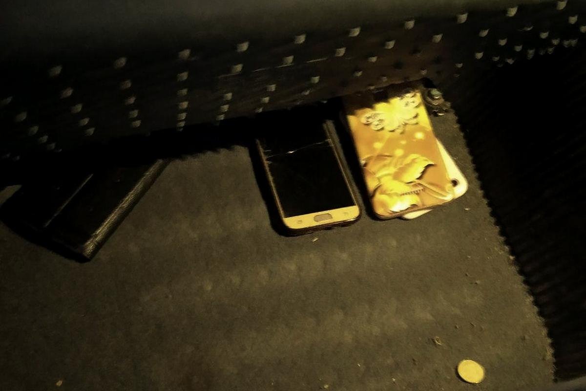 В автомобиле лежали несколько телефонов, которые явно не принадлежат злоумышленницам 