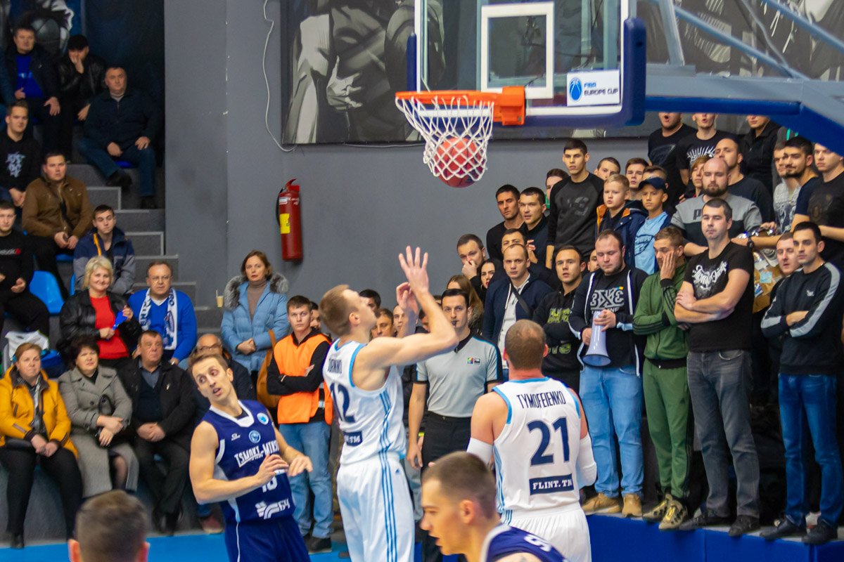 Команды набирали очки равномерно