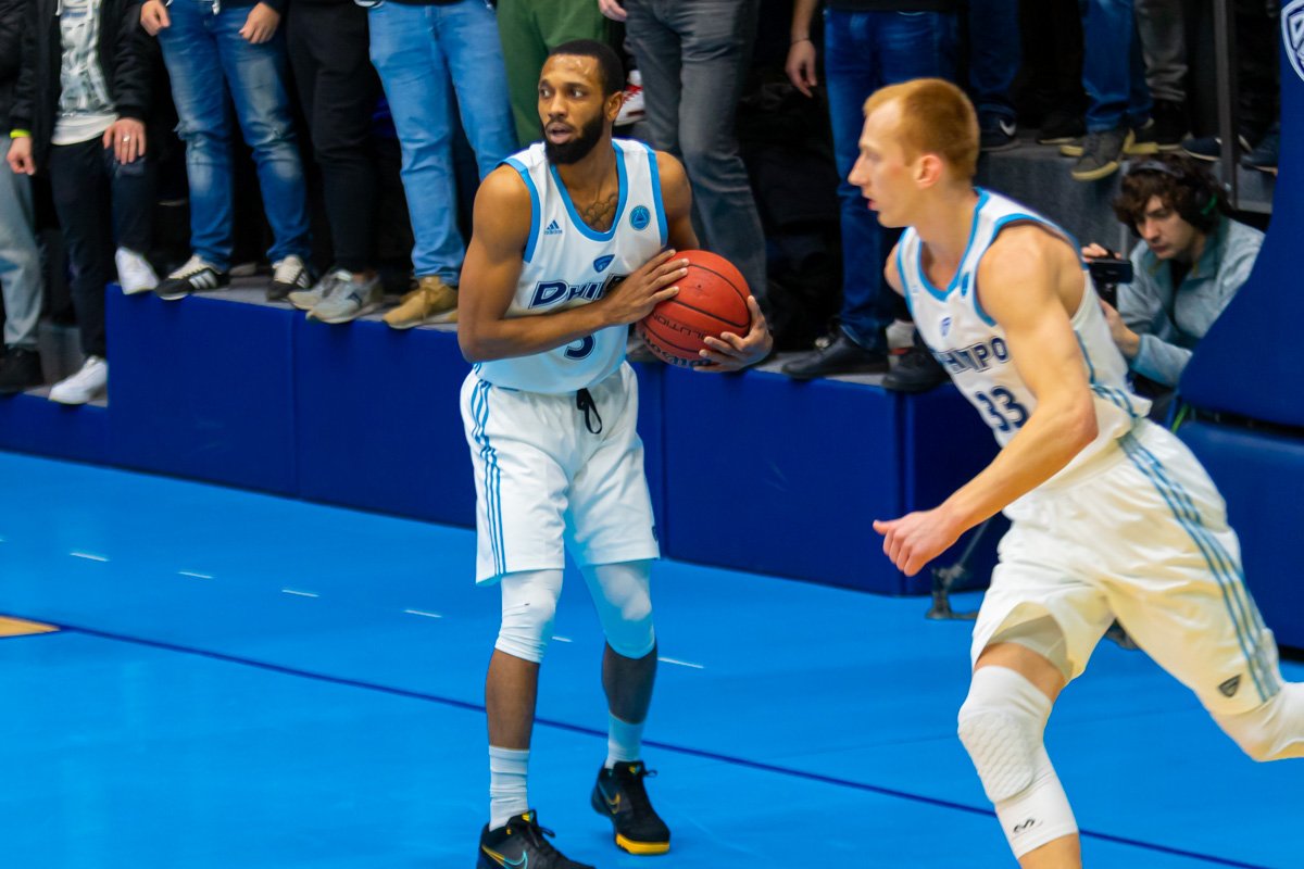 БК "Днепр" пытался сократить разрыв