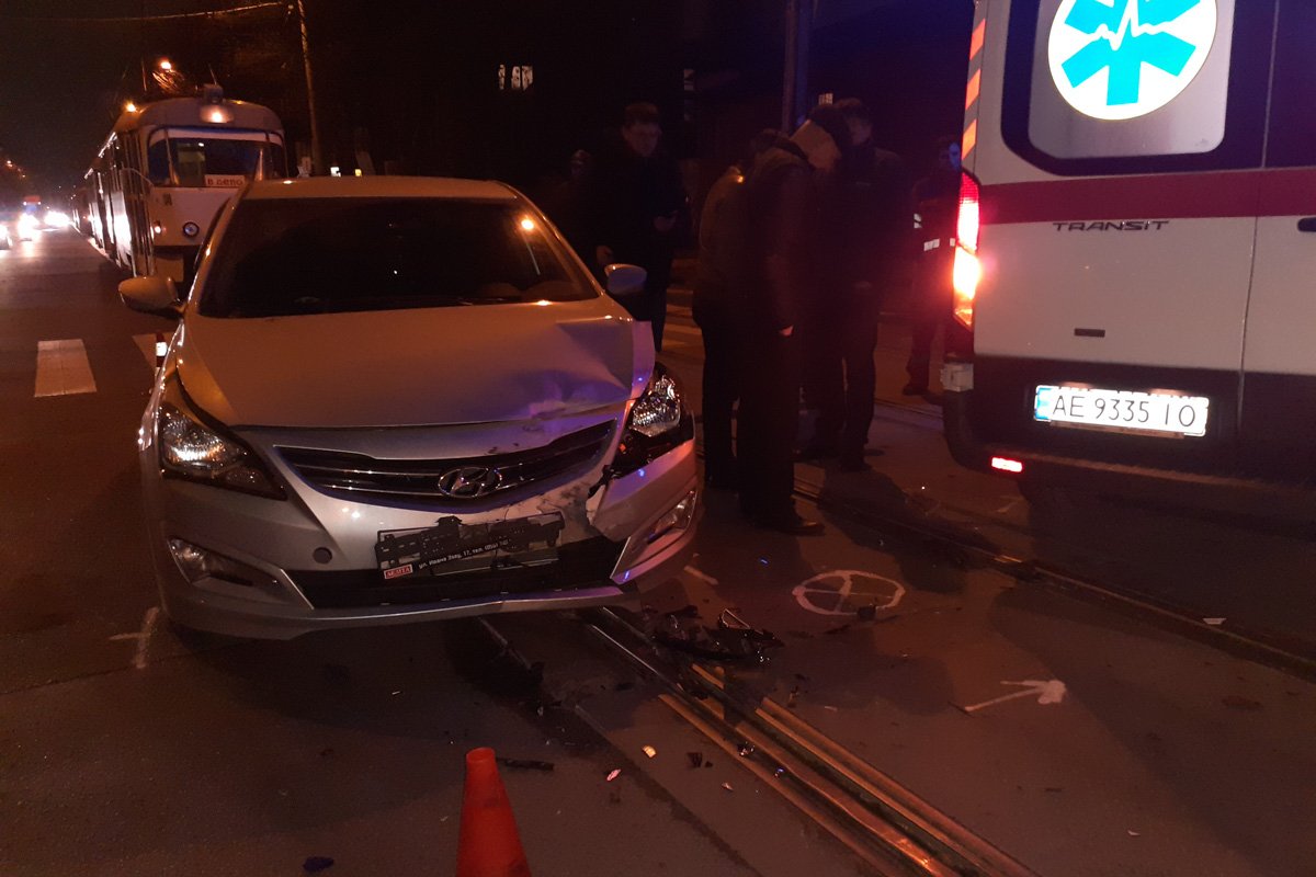 Предварительно, водитель Hyundai не заметил проблесковых маячков