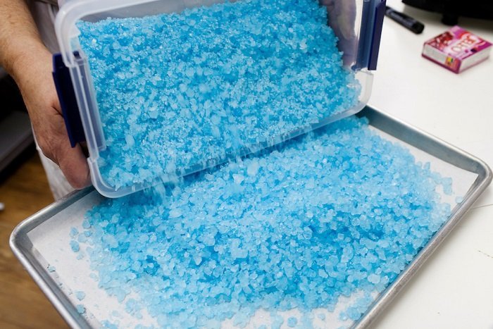 Простые и сказочные рецепты: как приготовить сладкий "мет" из "Во все тяжкие" 1