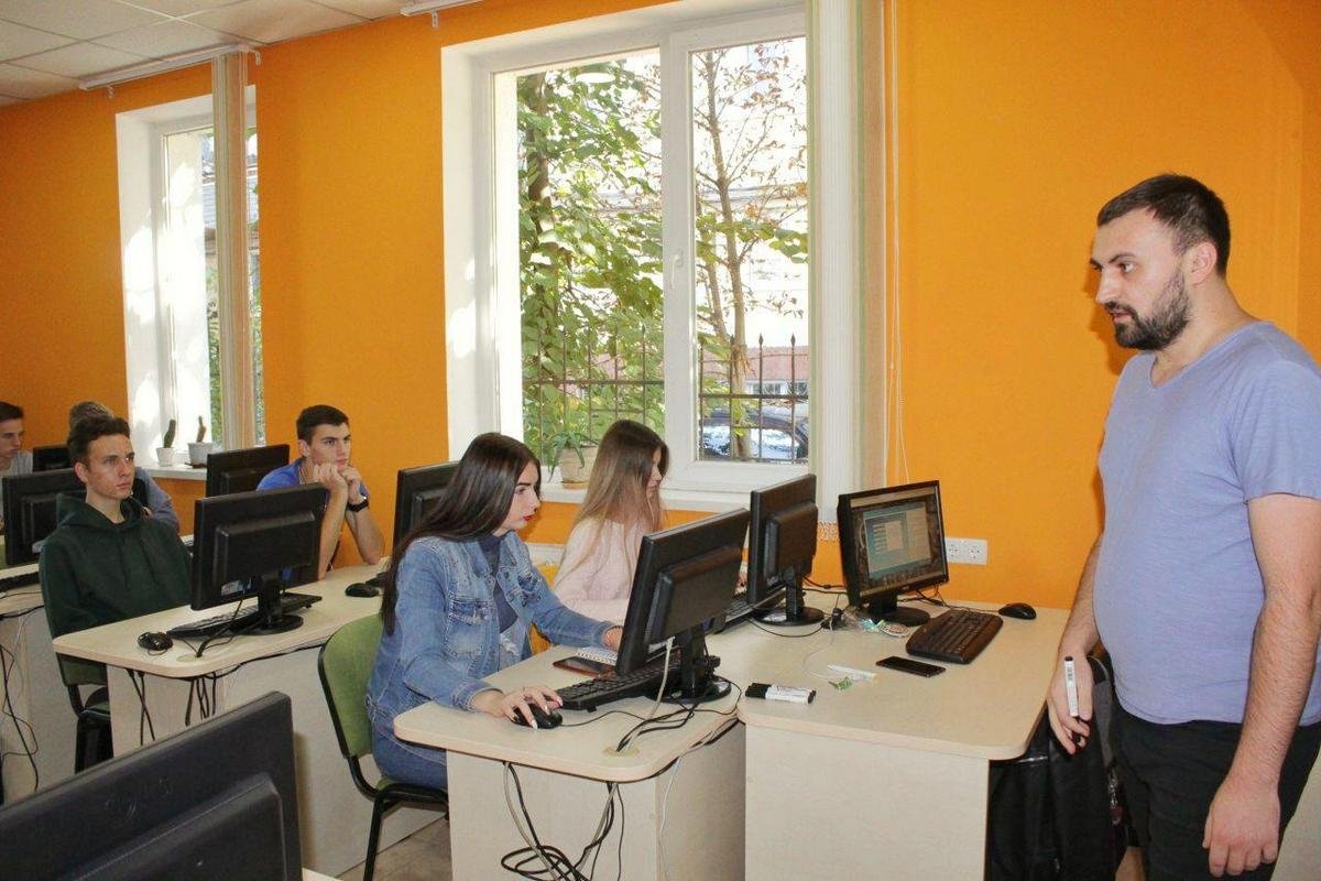 Современное образование стало доступным: в Днепре начал работать первый IT-университет 3