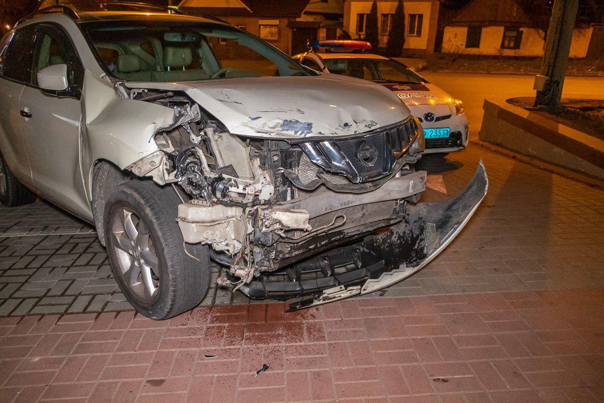 Оба автомобиля получили серьезные повреждения Оба автомобиля получили серьезные повреждения