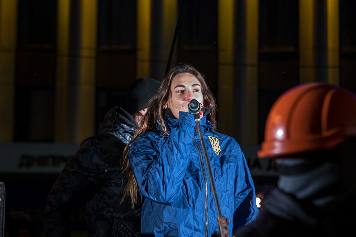 У микрофона выступала активист Дарья Слуцковская