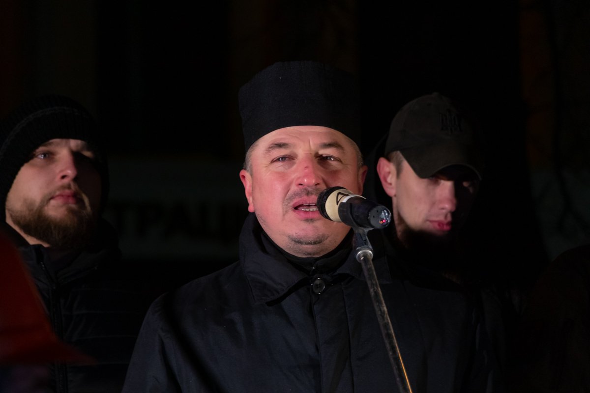 Военный капеллан Дмитрий Поворотний помолился за почивших героев 