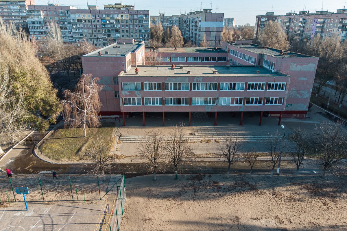 В Днепре затопило дворы школы и нескольких домов: образовался гололед 5