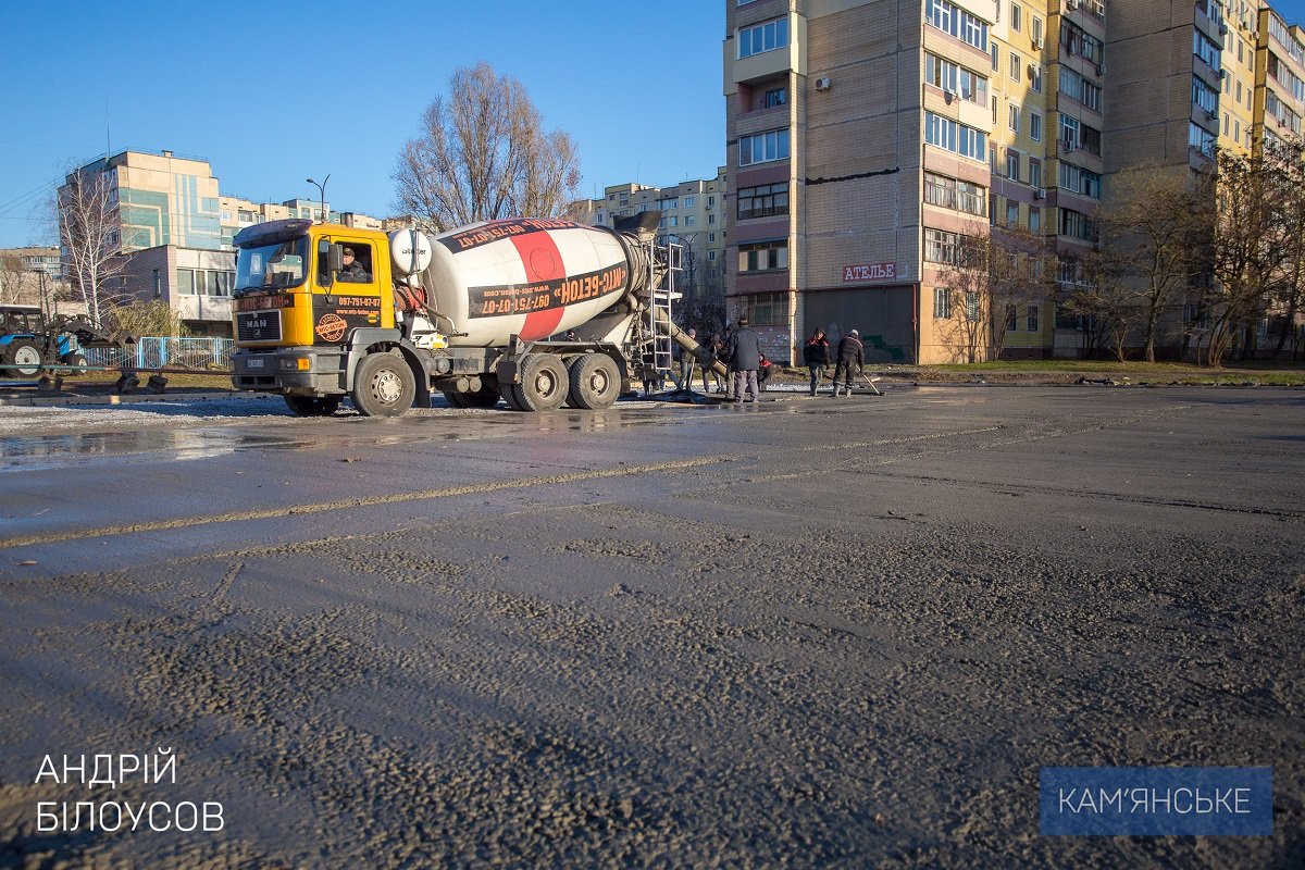 В Каменском строят два стадиона 3