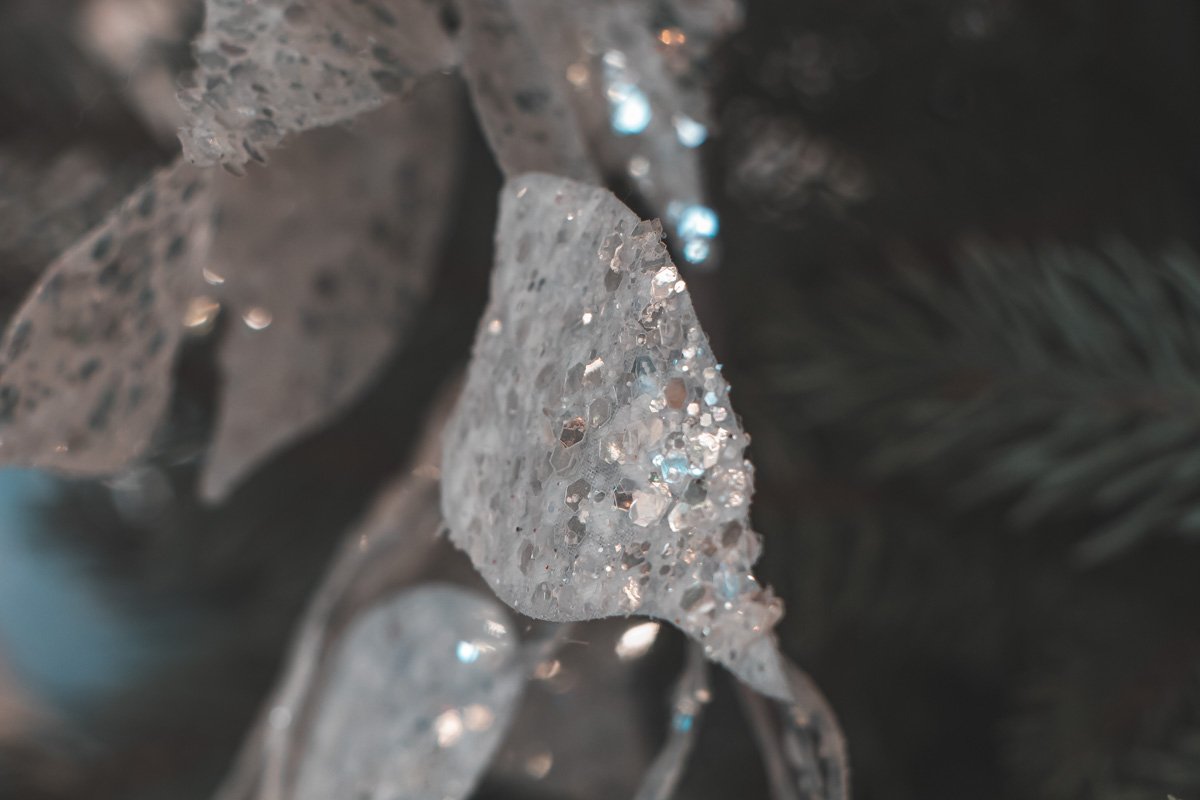 Больше блесток