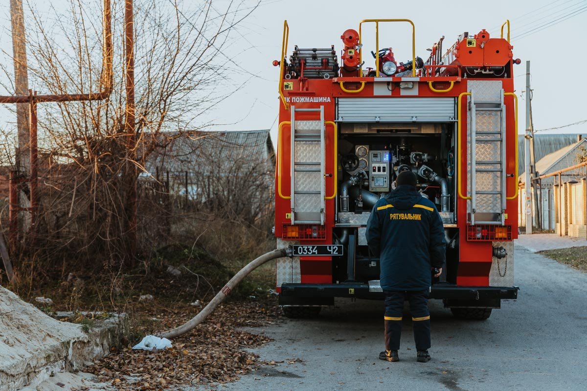 Работают спасатели Работают спасатели