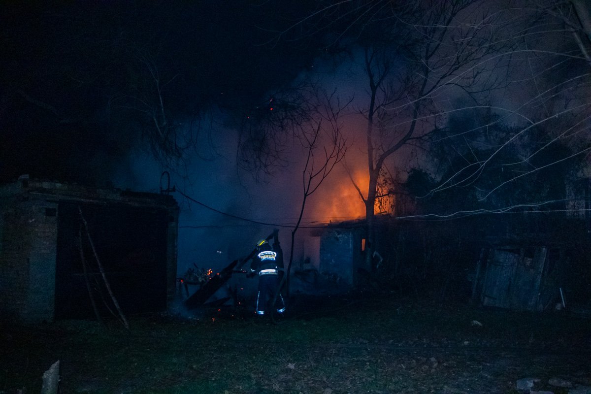 Местные жители рассказали, что помещение пустует уже давно, а внутри постоянно ютятся бездомные Местные жители рассказали, что помещение пустует уже давно, а внутри постоянно ютятся бездомные