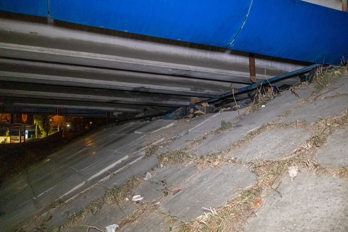 Тело мужчины нашли под мостом Тело мужчины нашли под мостом