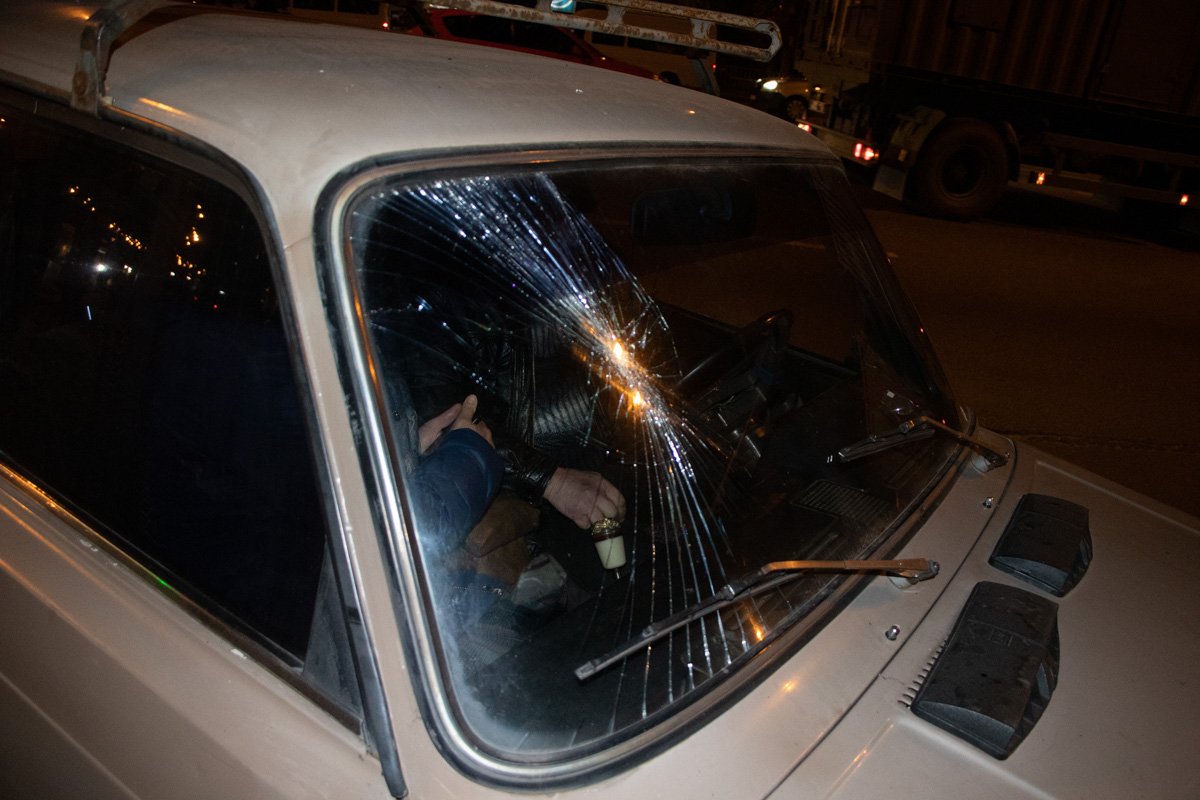 Мужчина в состоянии алкогольного опьянения пытался перебежать дорогу в неположенном месте Мужчина в состоянии алкогольного опьянения пытался перебежать дорогу в неположенном месте