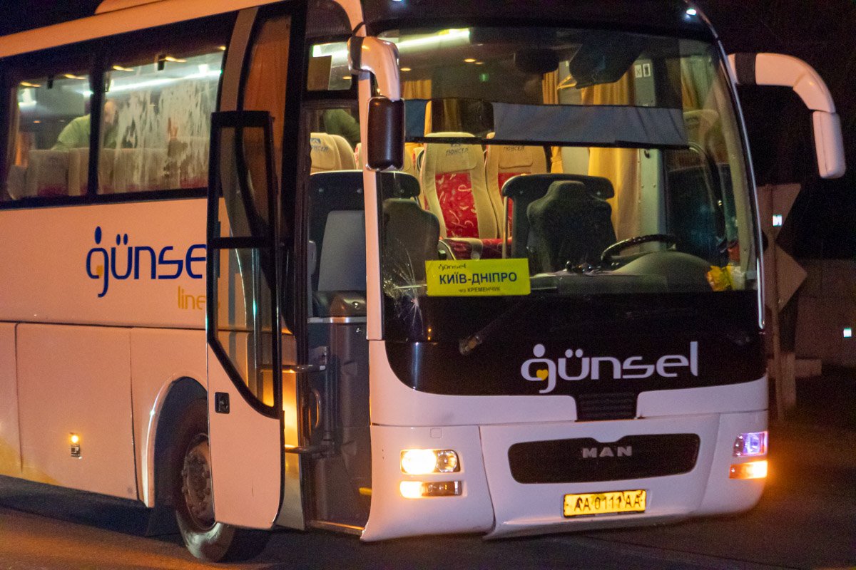 Пассажиров пересадили на другой автобус Пассажиров пересадили на другой автобус